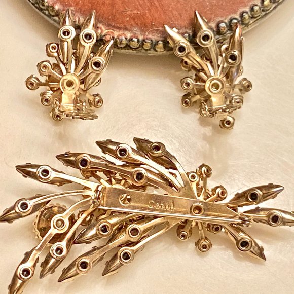 Vintage CATHE Dark Coral, rhinestones and faux pearl Brooch and Earrings Set - Picture 2 of 9